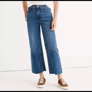 Madewell Slim Wide Leg Crop In Medium Wash Raw hem edition Size 25